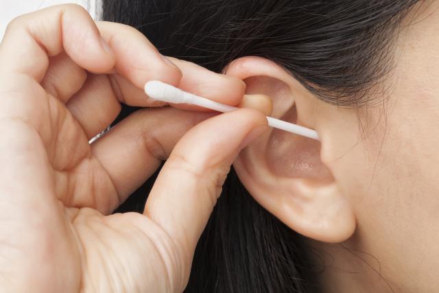 Zašto nikada ne treba da koristite štapiće za čišćenje ušiju